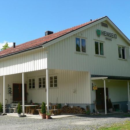 Henseid Skole Apartment Hennseid ภายนอก รูปภาพ
